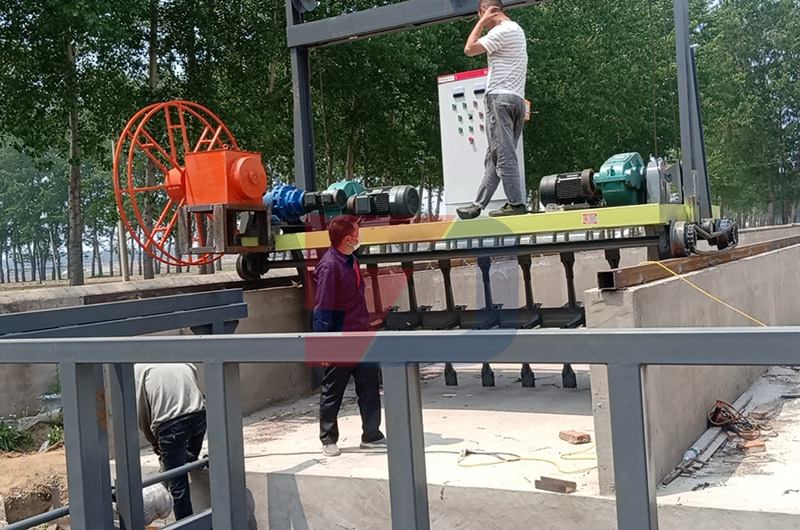 槽式翻堆機(jī)