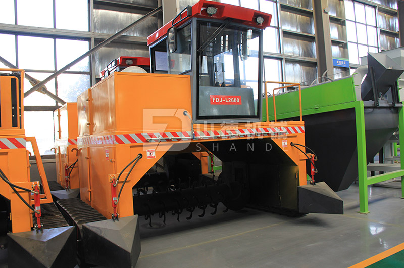 履帶式翻堆機(jī)