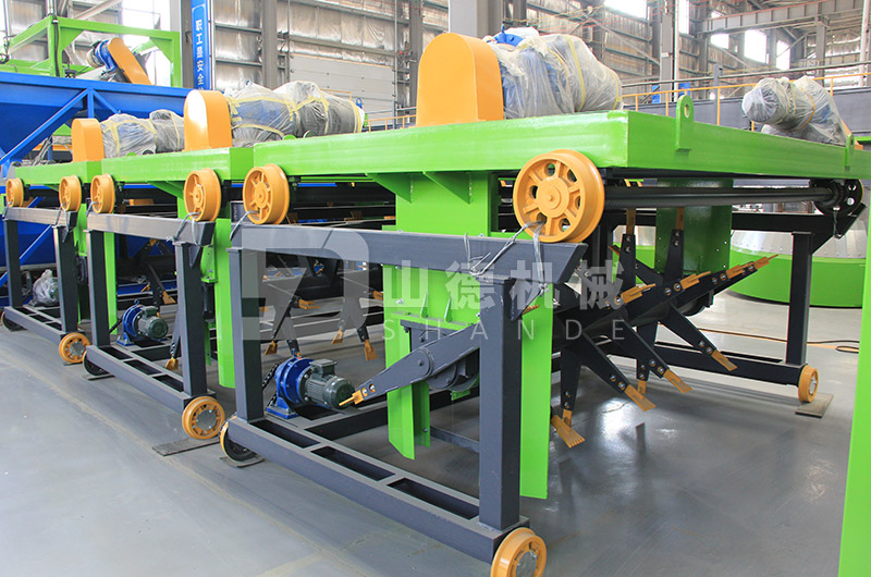 山德有機(jī)肥翻堆機(jī)