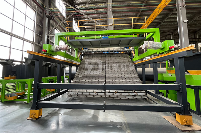 有機(jī)肥鏈板式翻拋機(jī)